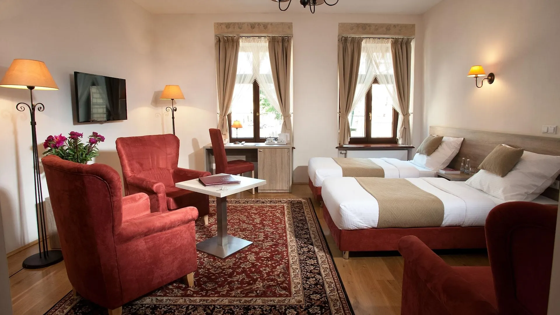 Hotel Santi Краков 4*,