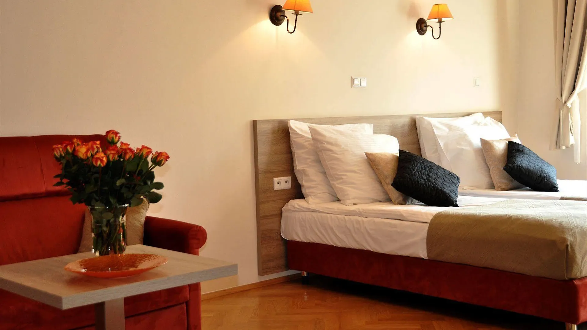 Hotel Santi Краков